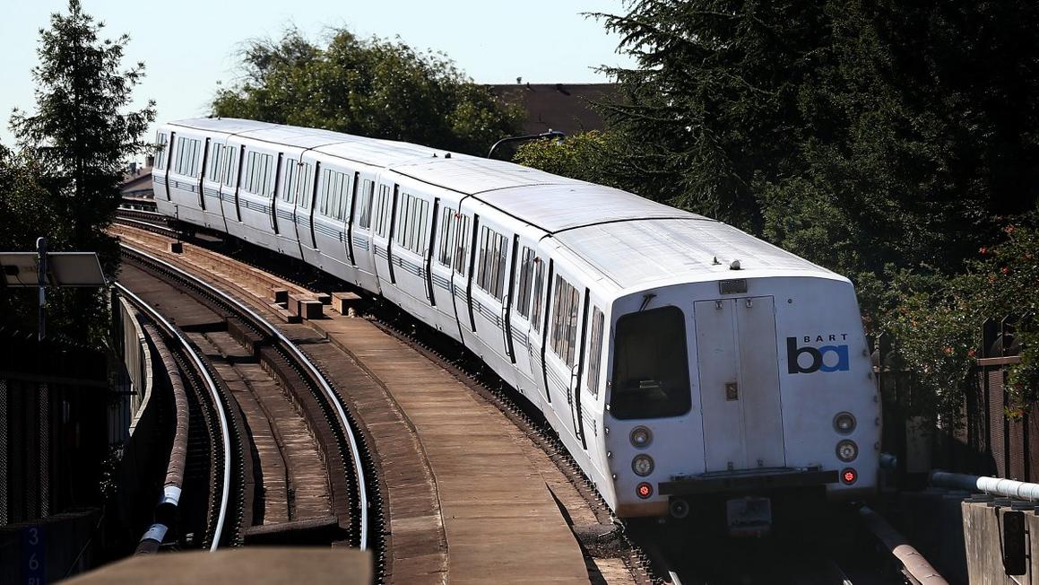Tuyến BART tạm dừng hoạt động tại West Oakland do hỏa hoạn ảnh hưởng đường ray