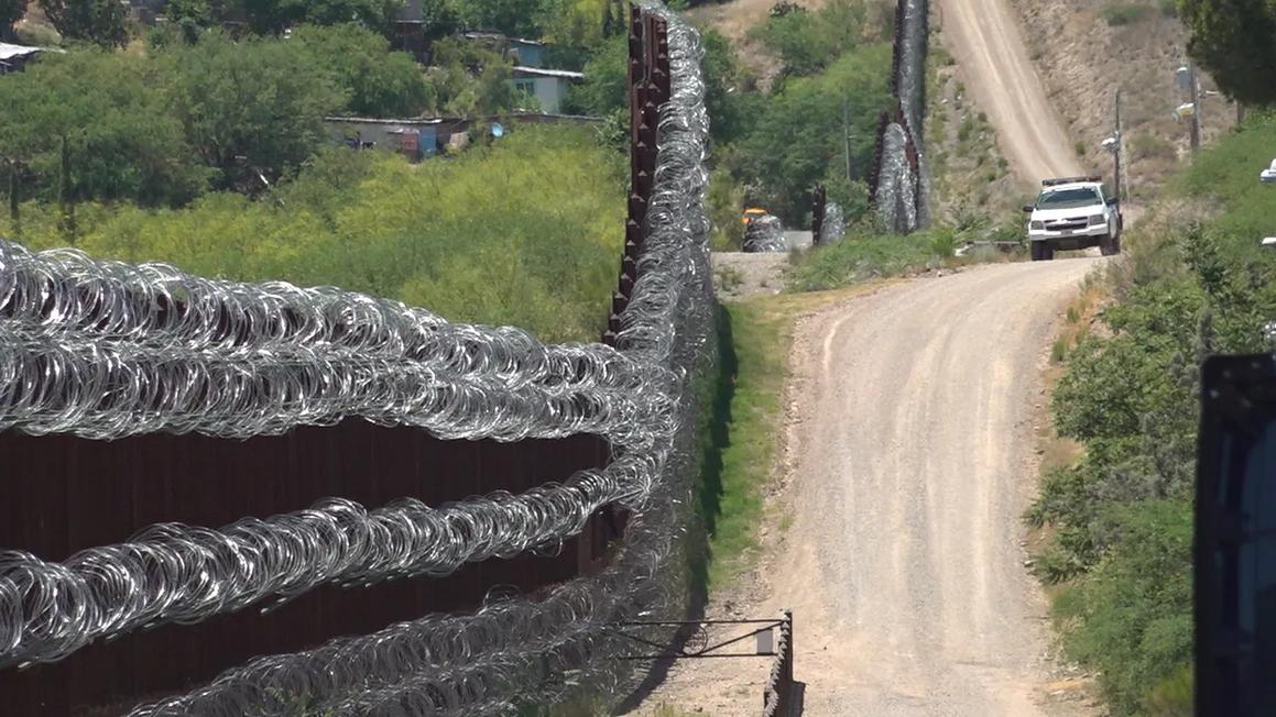 BORDER WALL FENCE