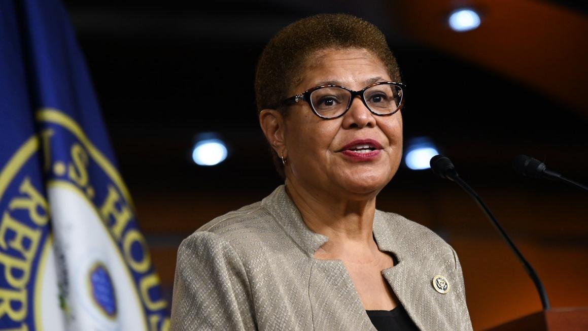 Thị trưởng Los Angeles Karen Bass ký ngân sách mới, đạt thỏa thuận tuyển dụng thêm cảnh sát