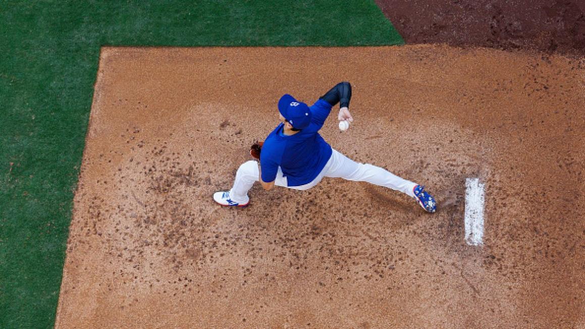 Khi nào Shohei Ohtani sẽ trở lại sân ném cho đội Dodgers?