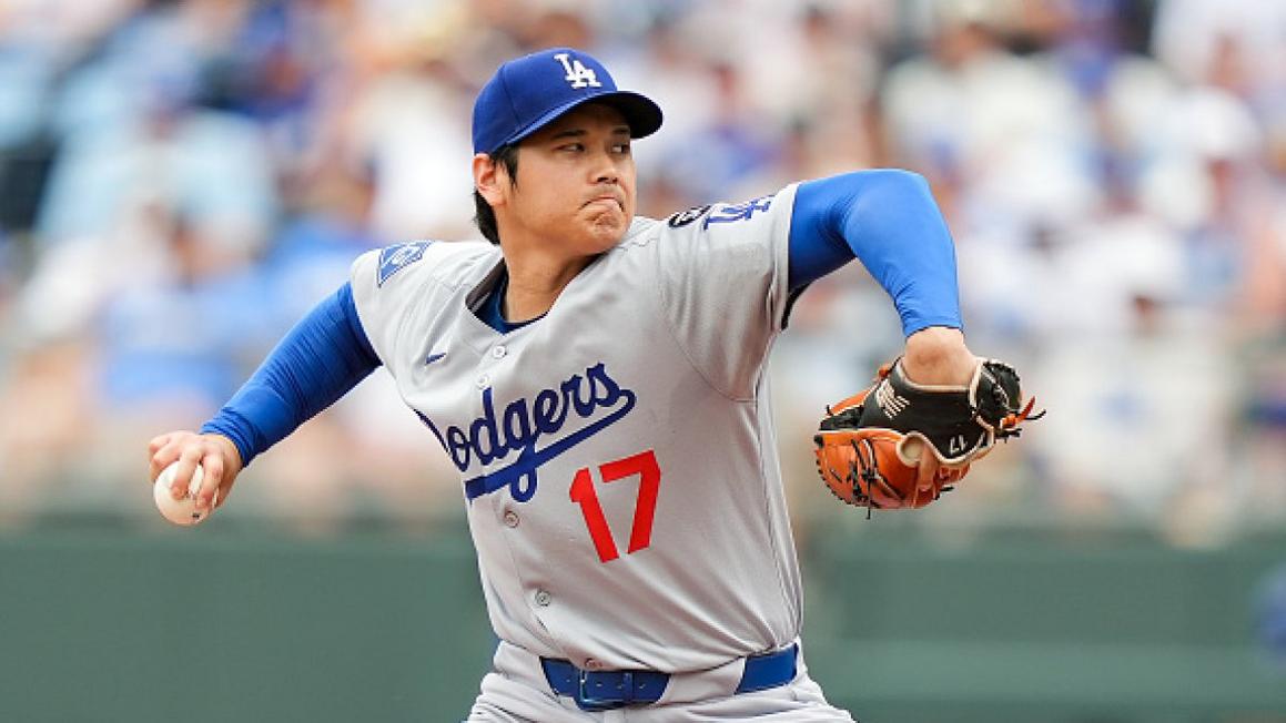 Shohei Ohtani có màn trình diễn ấn tượng trong lần đầu tiên ra sân trên sân khách cho Dodgers