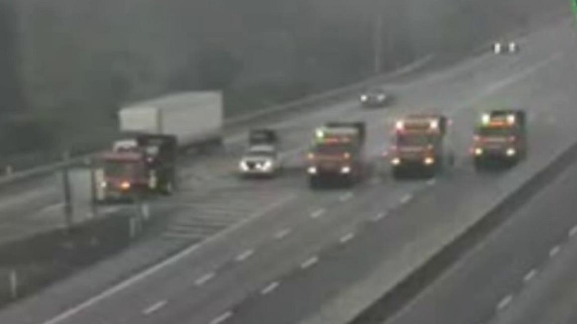 Tai nạn giao thông đêm khuya khiến đường cao tốc Pennsylvania Turnpike bị đóng một phần