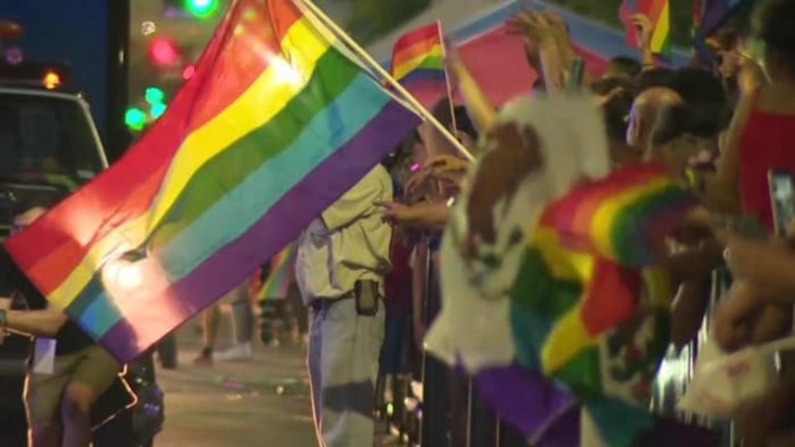 Lễ hội Niềm tự hào LGBTQ+ Houston và Diễu hành tràn ngập khu trung tâm