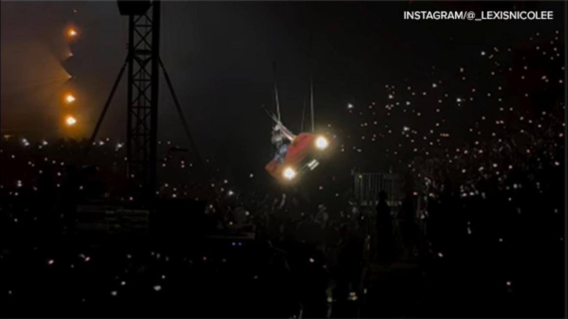 Sự cố kỹ thuật trong buổi biểu diễn của Beyoncé tại Houston khiến người hâm mộ thót tim
