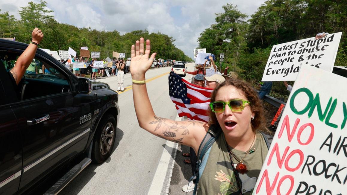 Các nhóm môi trường kiện để chặn ‘Nhà tù cá sấu’ của Tổng Thống Trump