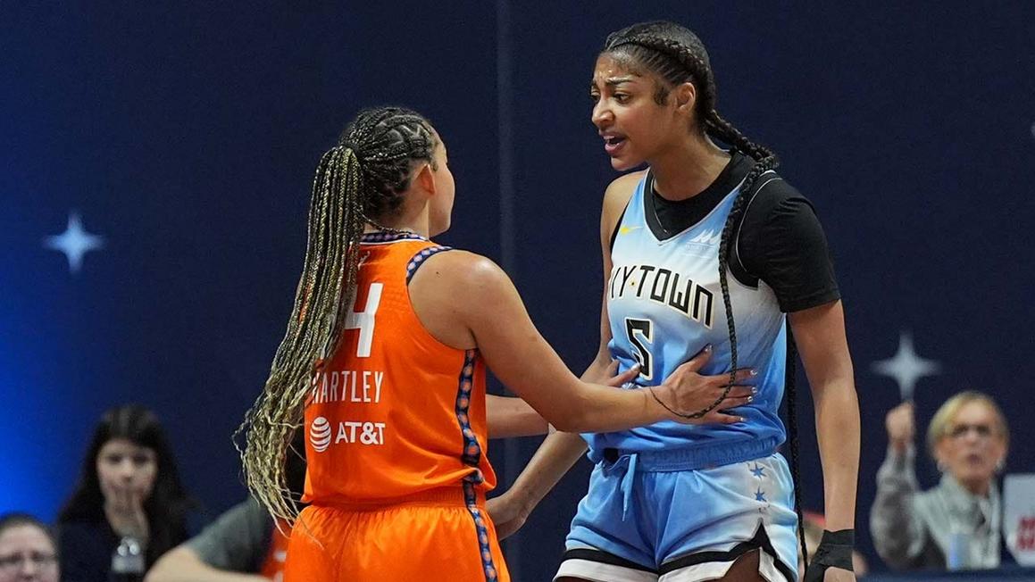 Ngôi sao Angel Reese có cú Triple-Double đầu tiên trong sự nghiệp, xô xát sau khi bị giật tóc