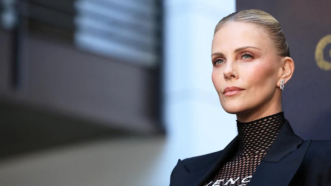 Nữ diễn viên Charlize Theron cảnh báo về việc cắt giảm viện trợ nước ngoài của Tổng Thống Trump