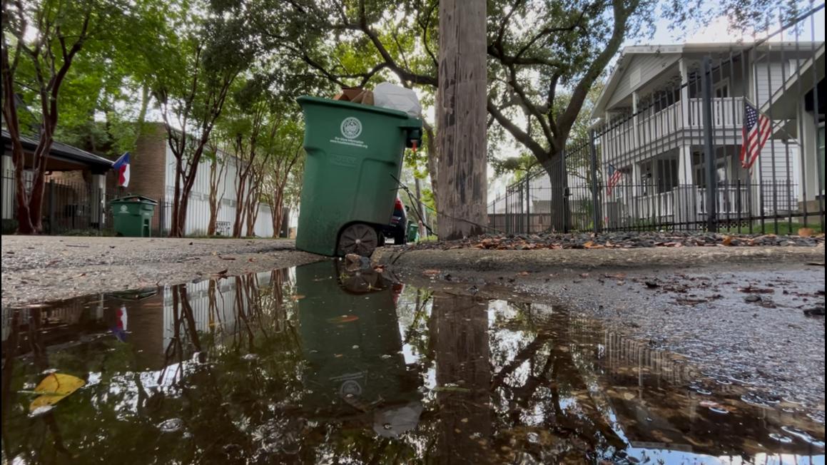 Houston: Dịch vụ thu gom rác tái chế bị chậm trễ do thiếu nhân viên và thiết bị