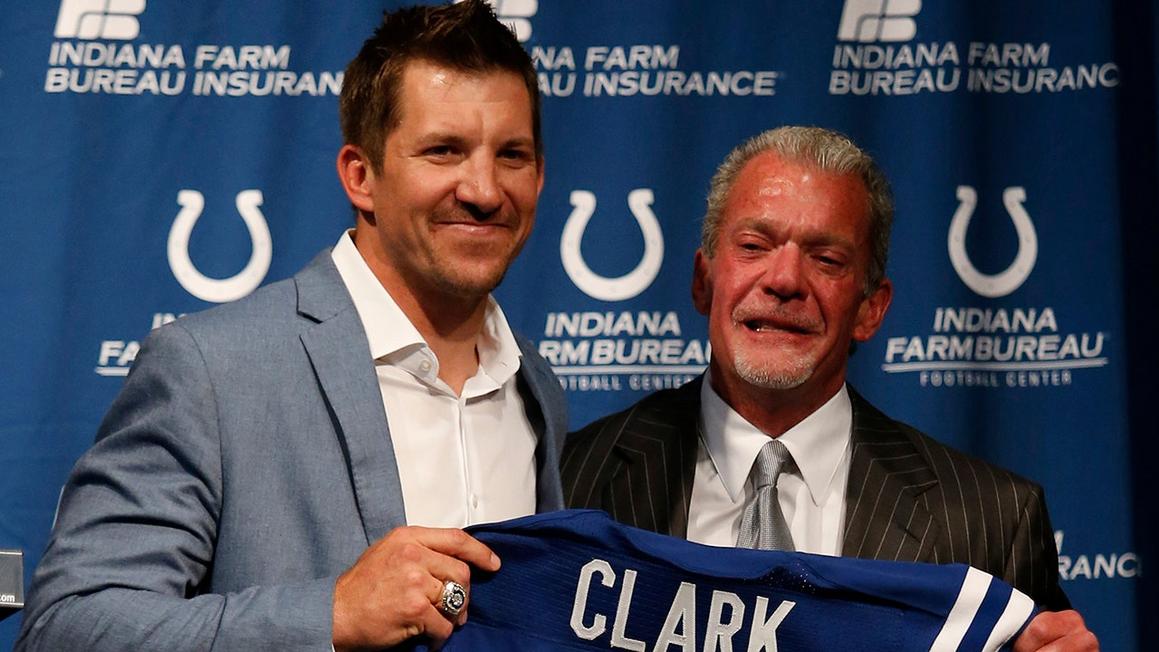 Dallas Clark Tưởng Nhớ Di Sản và Tầm Ảnh Hưởng của Jim Irsay tại Indianapolis: ‘Ông Ấy Sống Vì Bóng Bầu Dục’