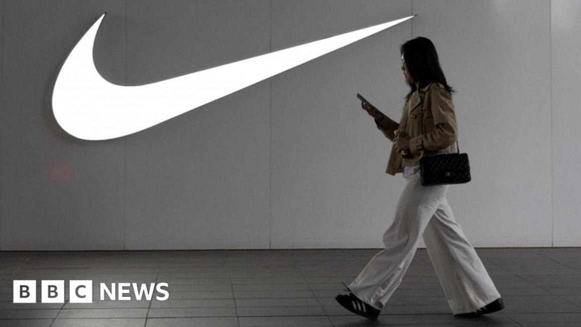 Nike cho biết thuế của Tổng Thống Trump có thể làm tăng chi phí lên 1 tỷ đô la