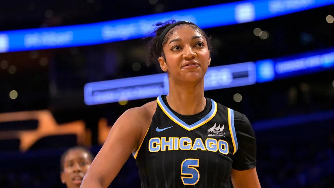 Angel Reese kéo dài chuỗi double-double với số điểm cao nhất mùa giải trong chiến thắng của Chicago Sky trước Sparks