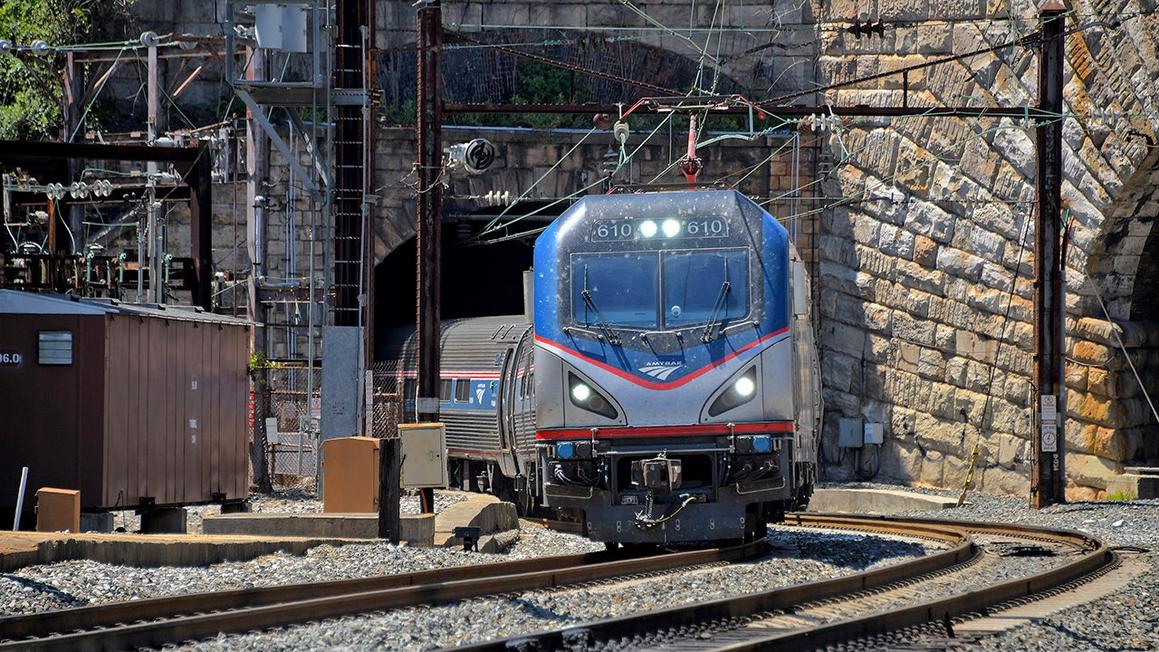 Hành khách mắc kẹt trong hầm nóng, Amtrak lên tiếng xin lỗi
