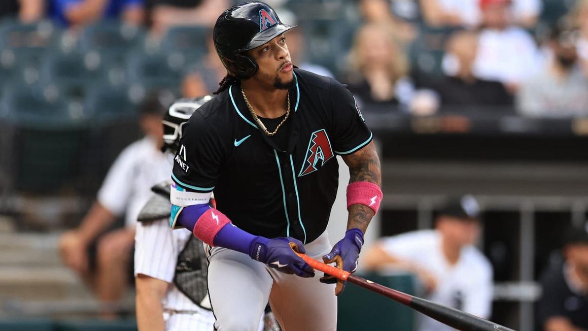 Cầu thủ Ketel Marte của D-backs bật khóc sau khi fan la mắng mẹ đã khuất