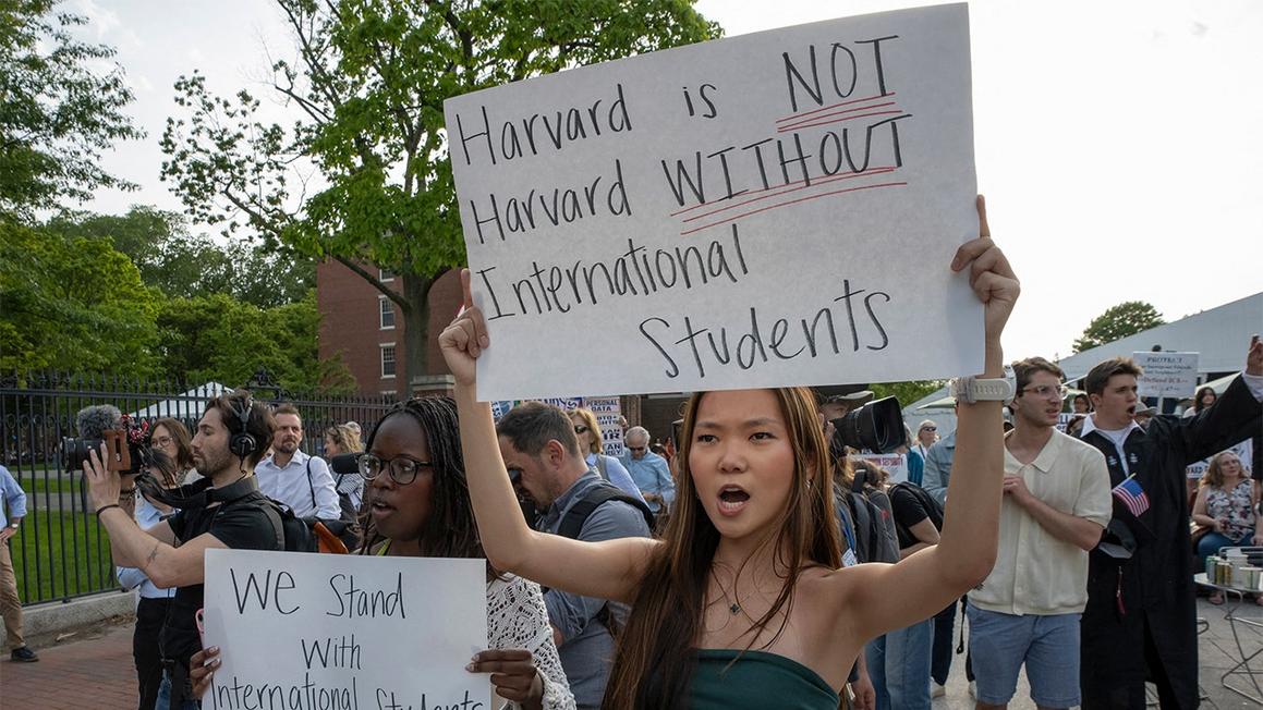 Harvard Cân Nhắc Cách Đạt Thỏa Thuận Với Chính Quyền Tổng Thống Trump Mà Không Bị Coi Là Nhượng Bộ