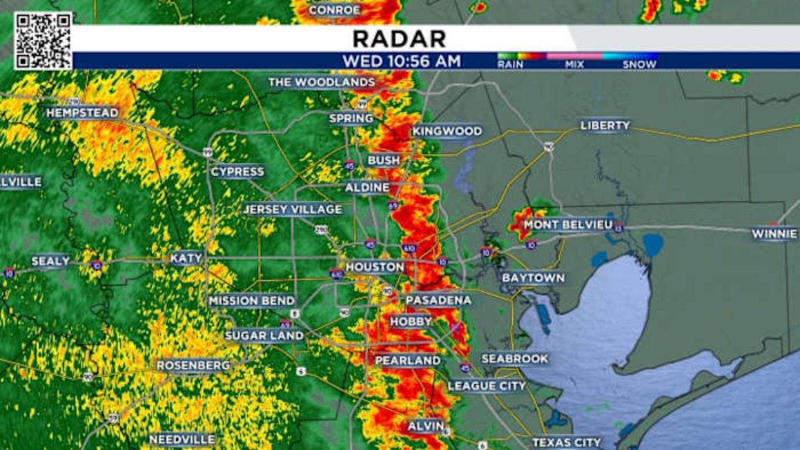 Houston: Cảnh báo mưa giông lớn gây ngập lụt đường phố trong giờ ăn trưa