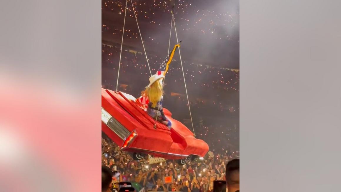 Buổi diễn của Beyoncé ở Houston phải tạm dừng vì sự cố kỹ thuật