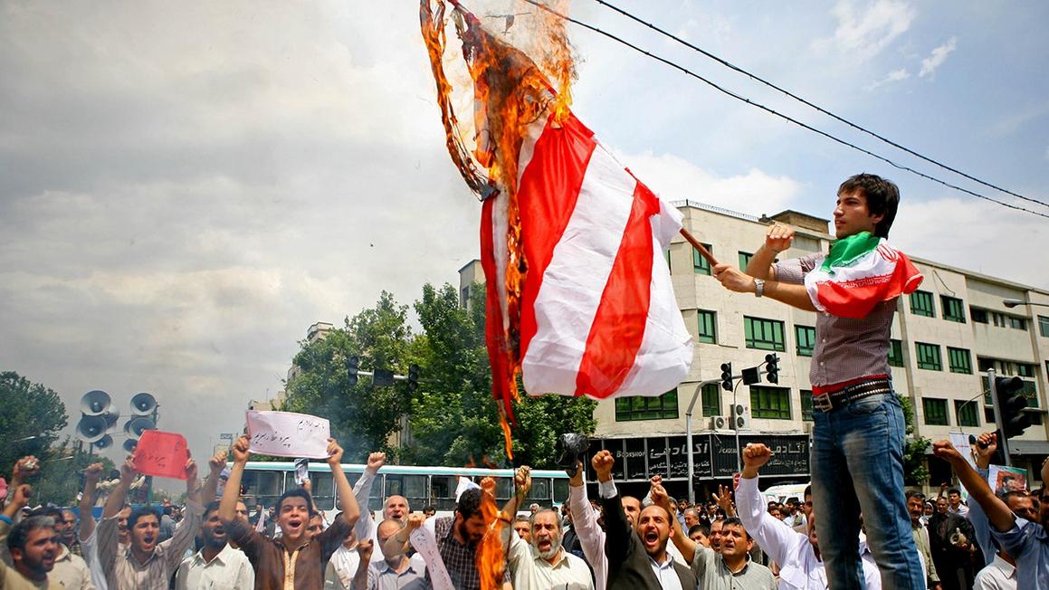CNN Host Nhận Xét ‘Đáng Sốc’ Về Người Iran Vừa Hét ‘Chết Cho Nước Mỹ’ Vừa Thân Thiện