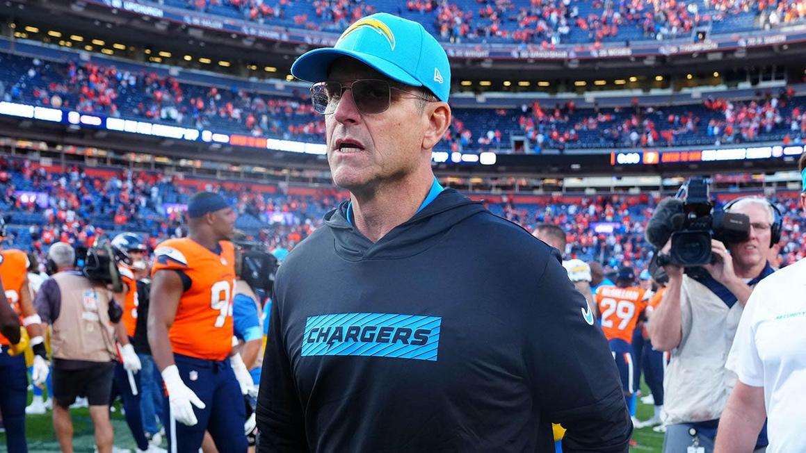 Huấn luyện viên Jim Harbaugh bị thêm vào vụ kiện liên quan đến cáo buộc cựu trợ lý hack để lấy ảnh vận động viên