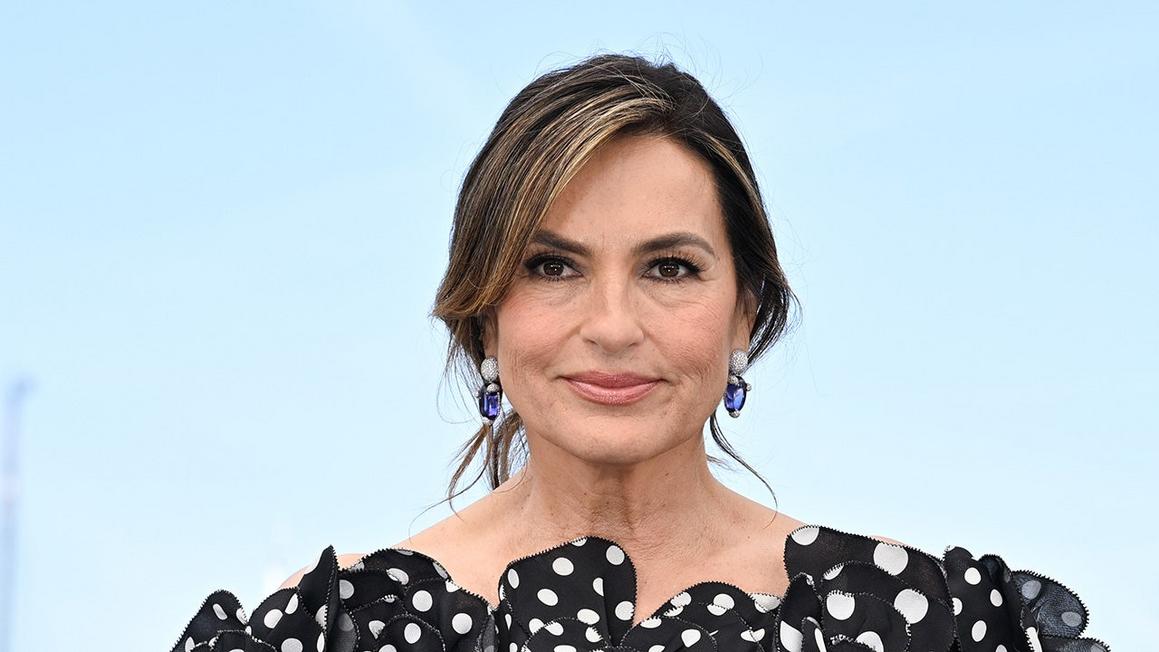 Mariska Hargitay chia sẻ cách cô khám phá ra danh tính cha ruột một cách bất ngờ