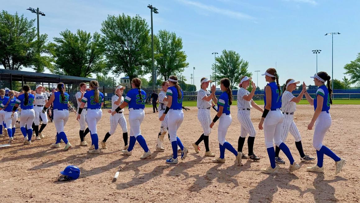 Minnesota: Cuộc Điều Tra Mới về Title IX Sau Khi Vận Động Viên Chuyển Giới Giành Giải Vô Địch Bóng Mềm Nữ