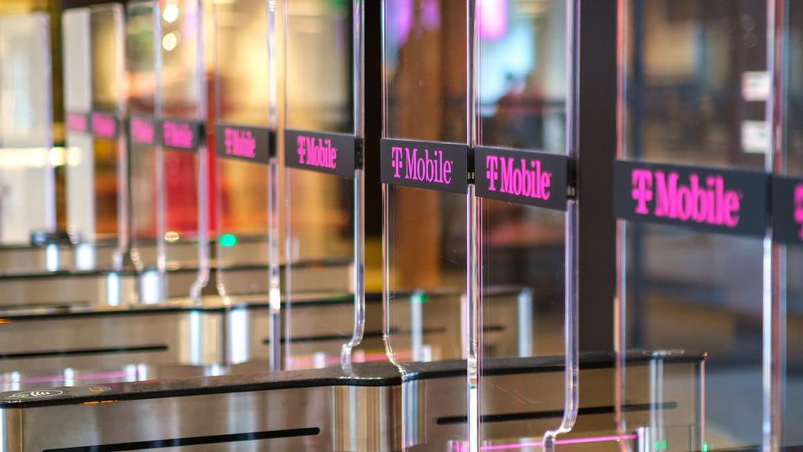 T-Mobile được vinh danh là Mạng Di động Tốt nhất tại Mỹ, bổ sung các tính năng T-Satellite và ưu đãi DoorDash