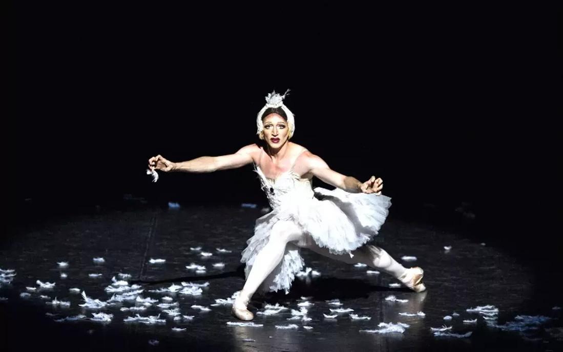 Điểm nhấn tuần: Les Ballets Trockadero, ‘Rumours’ và ‘Along Comes Larry’