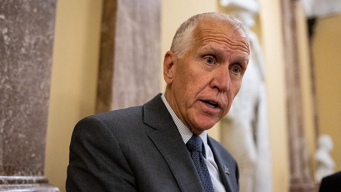 Thượng Nghị Sĩ Tillis Tố Cáo Dự Luật “Lớn và Đẹp Đẽ” của Tổng Thống Trump Chỉ Vài Giờ Sau Thông Báo Về Hưu Gây Bất Ngờ