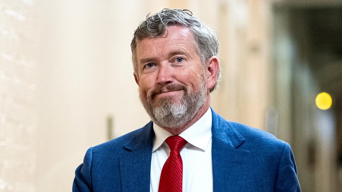 Dân biểu Cộng hòa Thomas Massie nhận được ủng hộ tài chính lớn sau khi bị Tổng Thống Trump chỉ trích