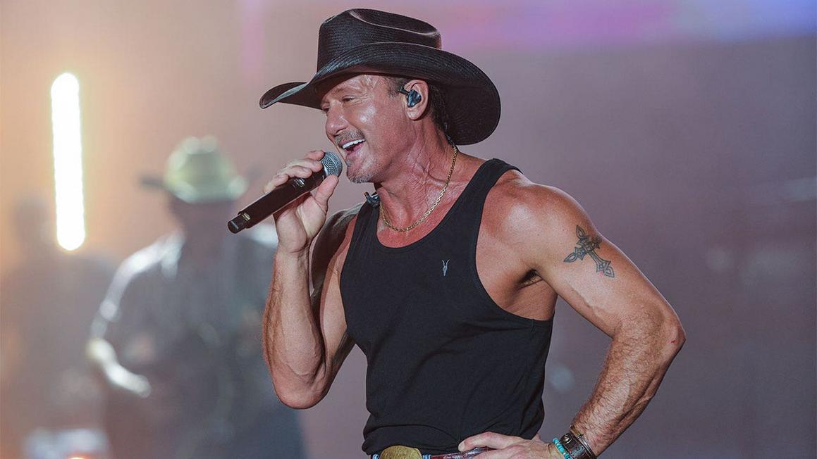 Tim McGraw Hủy Buổi Biểu Diễn Ở Colorado Vì Phẫu Thuật Lưng