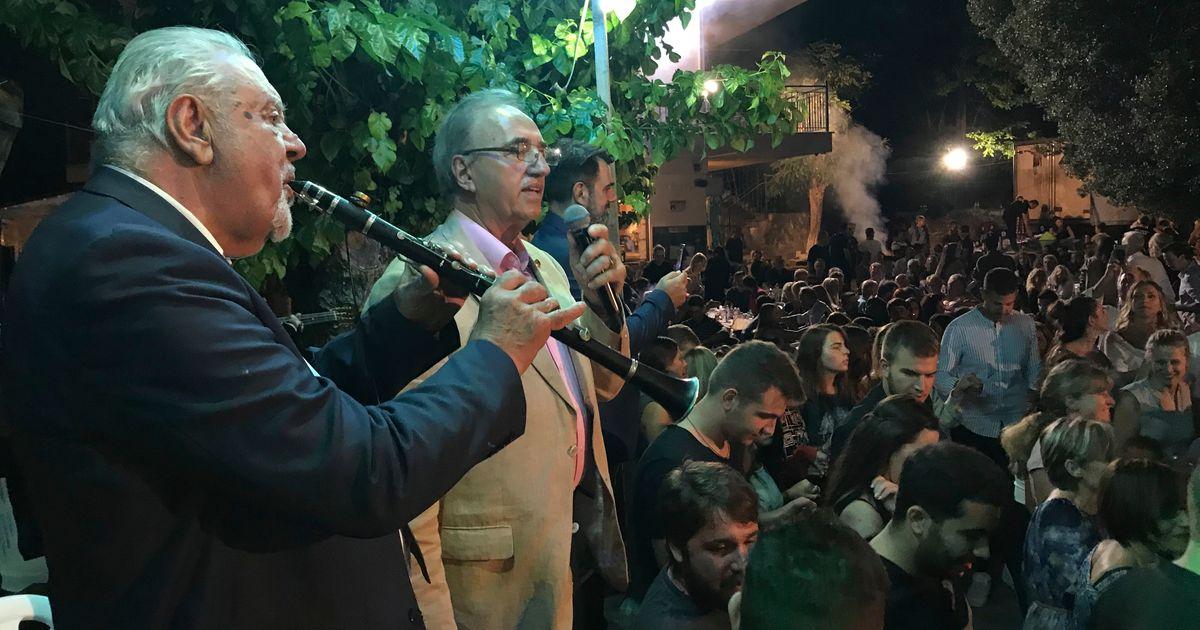 Từ Dãy Núi Hy Lạp Đến Manhattan: Biểu Tượng Nhạc Dân Gian Petroloukas Chalkias Được Vinh Danh Sau Khi Qua Đời