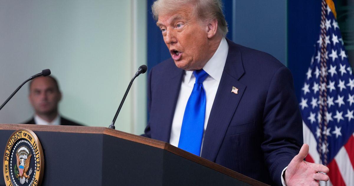 Tổng Thống Trump tuyên bố chấm dứt đàm phán thương mại với Canada về thuế đối với các công ty công nghệ