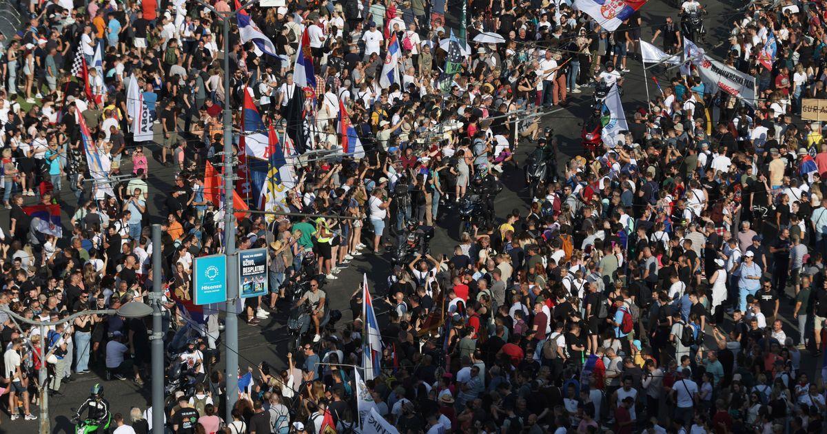 Hàng chục ngàn người biểu tình ở thủ đô Serbia đòi bầu cử sớm