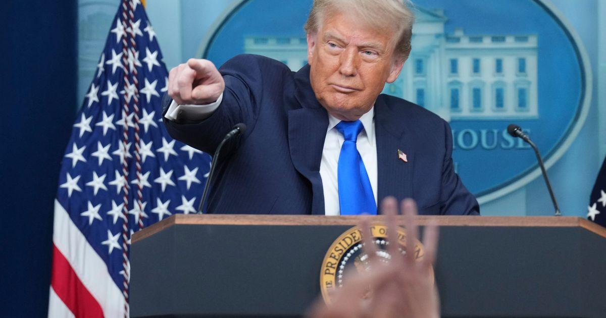 Tổng thống Trump đáp trả lãnh đạo tối cao Iran: ‘Ông đã bị đánh tơi tả’