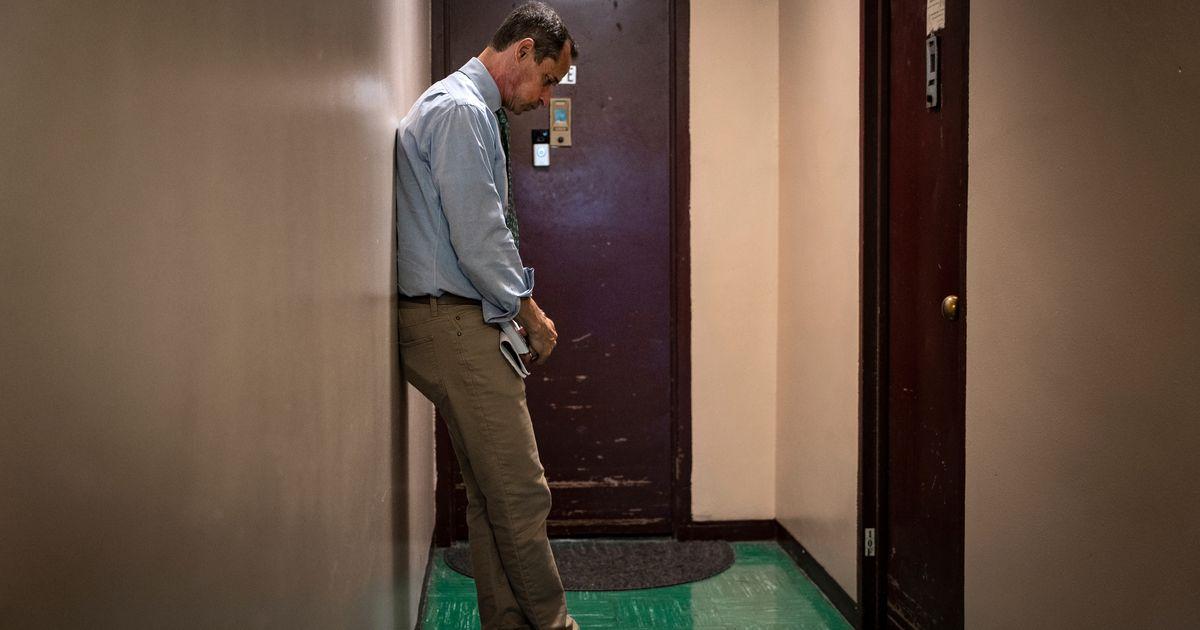 Anthony Weiner Tụt Sau Trong Cuộc Bỏ Phiếu Sơ Bộ ở New York, Chờ Kết Quả Bỏ Phiếu Theo Thứ Tự