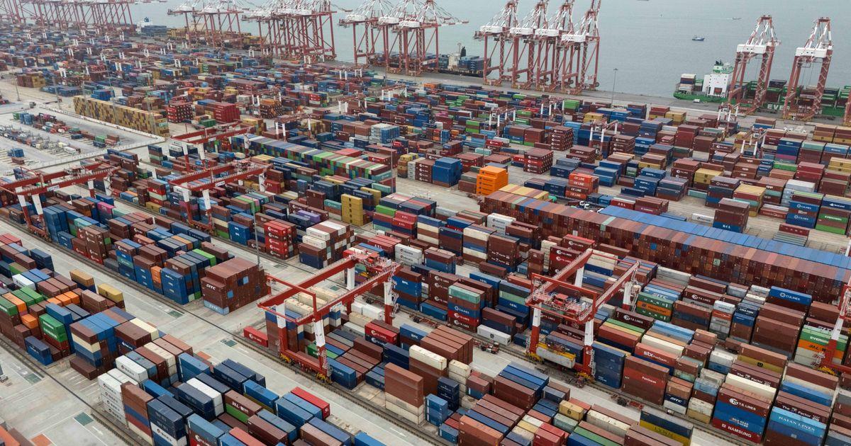 Hoạt động nhà máy Trung Quốc cải thiện nhẹ sau khi trì hoãn thuế quan, nhưng vẫn còn chậm