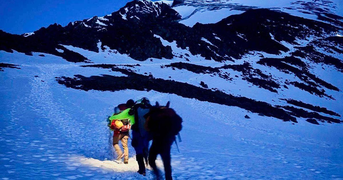 Hai người bị sét đánh được trực thăng giải cứu từ đỉnh núi cao kỷ lục ở Colorado