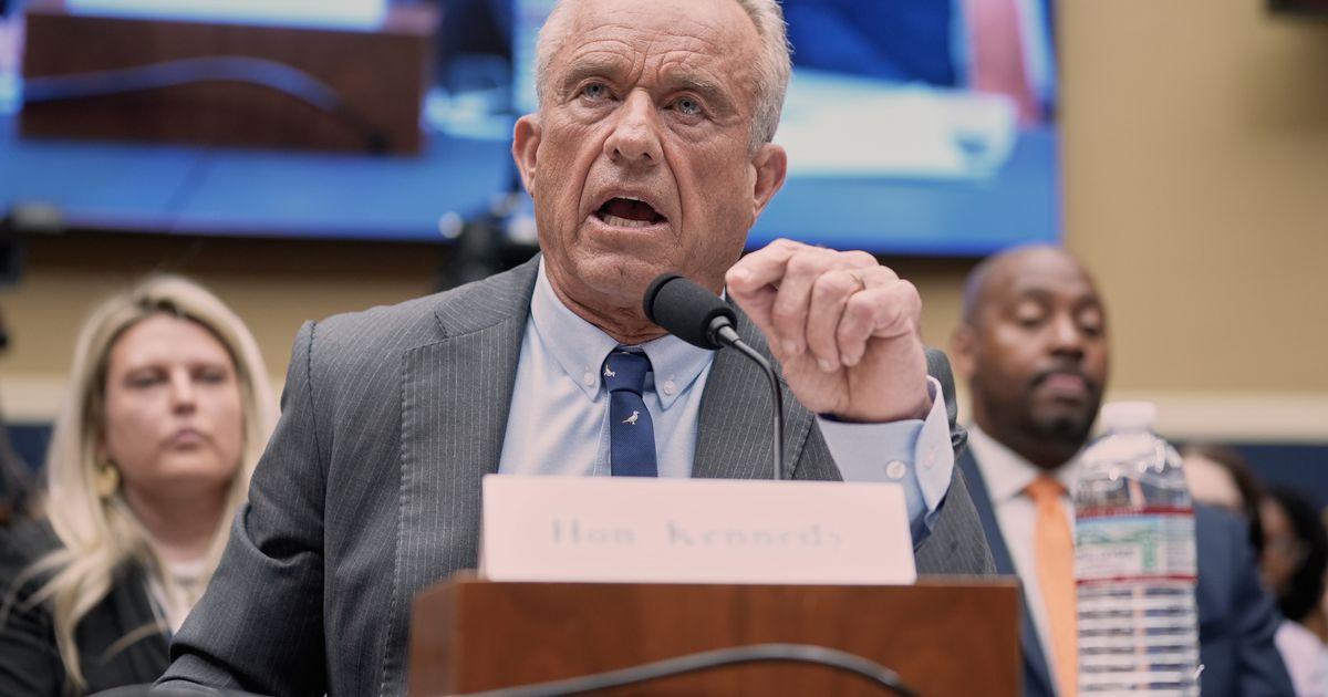 Ông Robert F. Kennedy Jr. Hứa Hẹn Thay Đổi Chính Sách Vắc-xin: Đánh Giá Hành Động