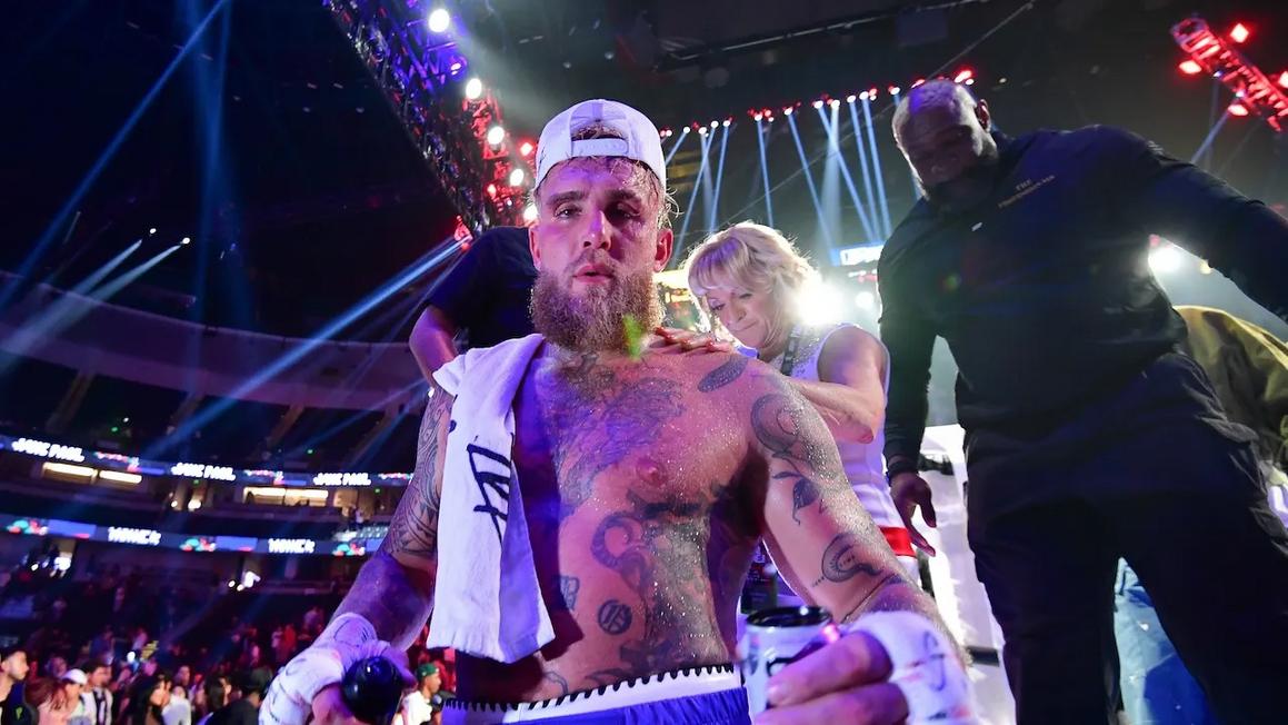 Jake Paul đáp trả đám đông la ó bằng lời lẽ nặng nề sau khi đánh bại Julio César Chávez