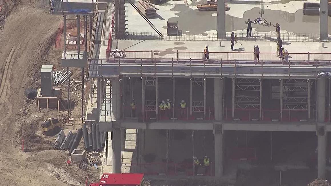 Công nhân xây dựng ở Houston rơi từ độ cao ít nhất 15 feet