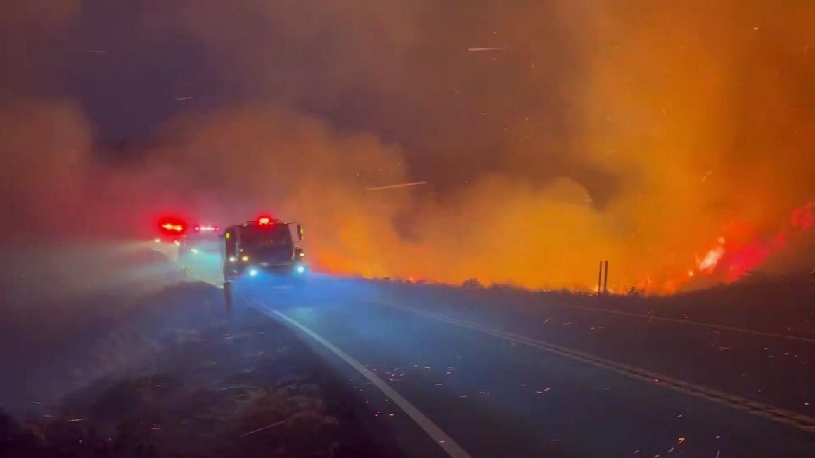 Cháy lớn Wolf Fire lan rộng tại Riverside County, California, lệnh di tản được ban hành