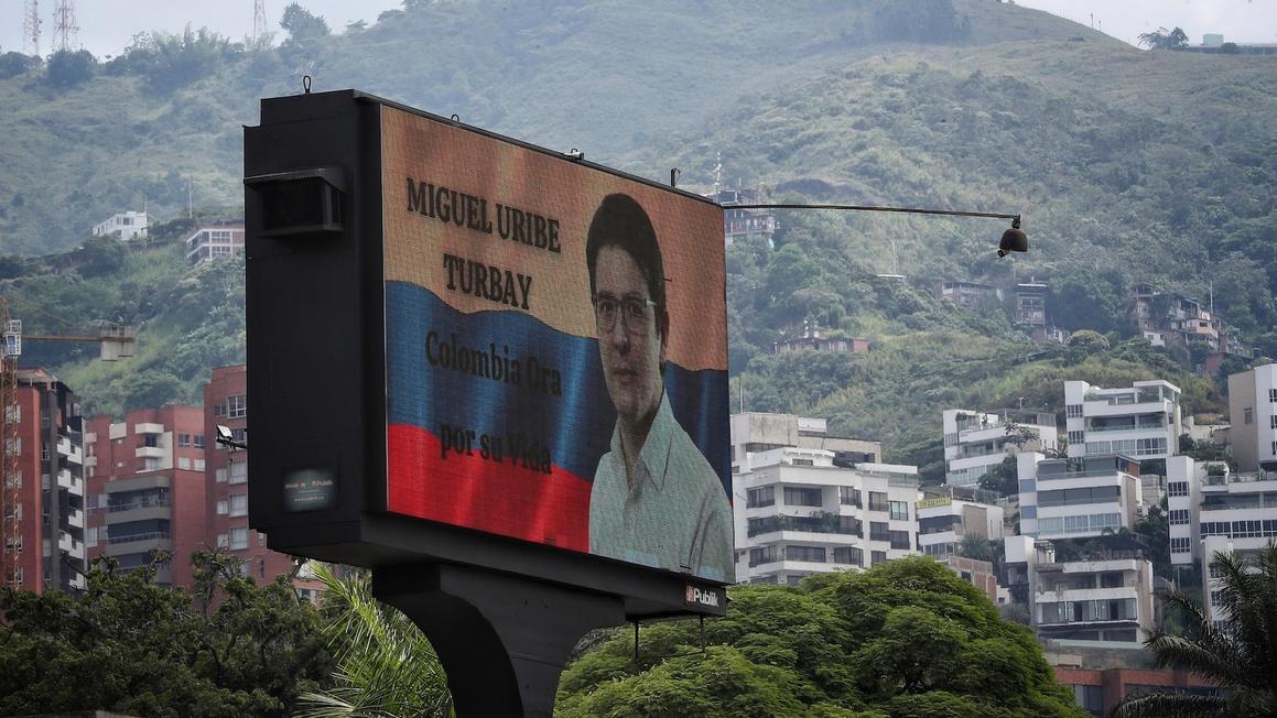 Ứng cử viên Tổng thống Colombia nguy kịch sau vụ ám sát