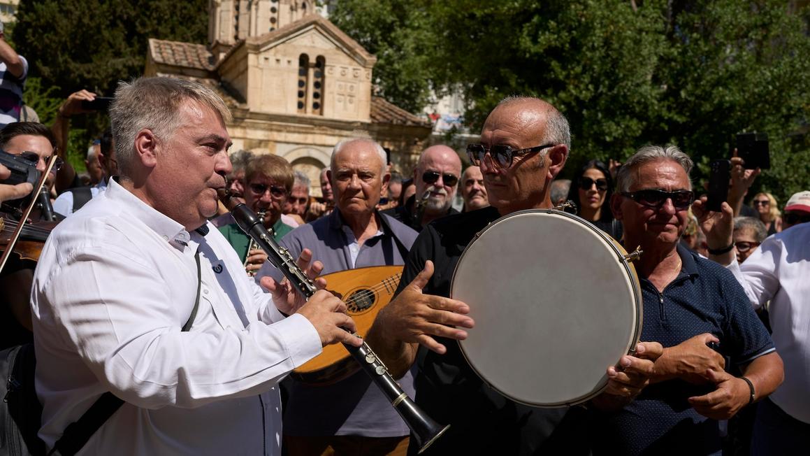 Tưởng nhớ huyền thoại nhạc folk Petroloukas Chalkias: Từ núi rừng Hy Lạp đến Manhattan