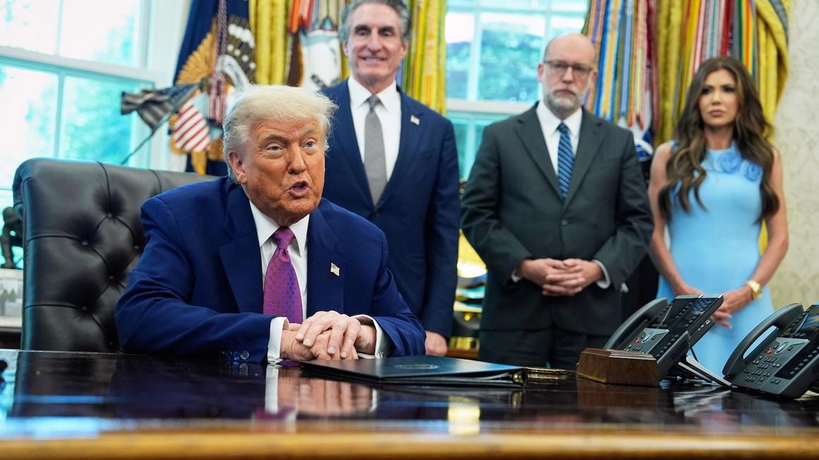 Hơn 20 Tiểu Bang Kiện Chính Quyền Trump Về Việc Cắt Giảm Hàng Tỷ Đô Tiền Tài Trợ