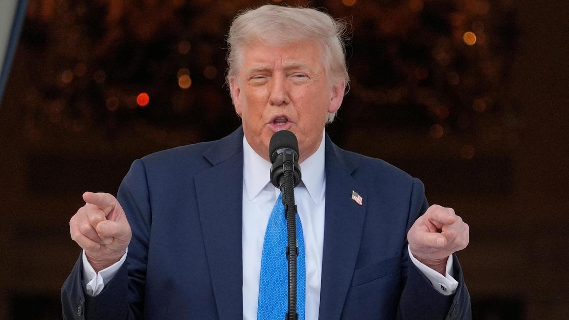 Tổng Thống Trump Từng Có Vẻ Cởi Mở Với LGBTQ+, Nay Bị Coi Là Mối Đe Dọa Hàng Đầu