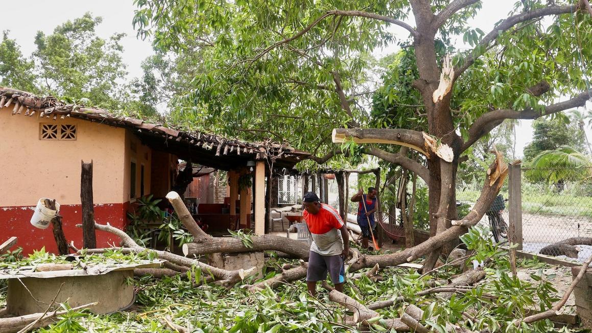 Mexico Đánh Giá Thiệt Hại Do Bão Erick, Sông Dâng Cao Khiến Ít Nhất 1 Người Chết