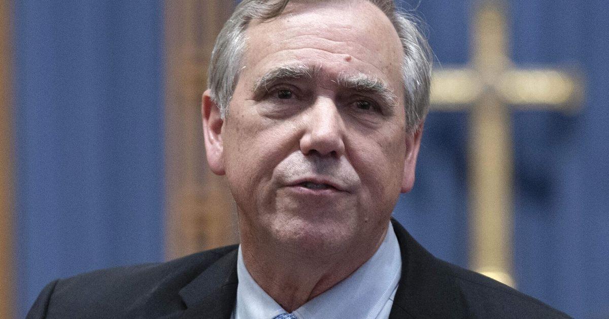 Thượng Nghị Sĩ Oregon Jeff Merkley Tái Tranh Cử