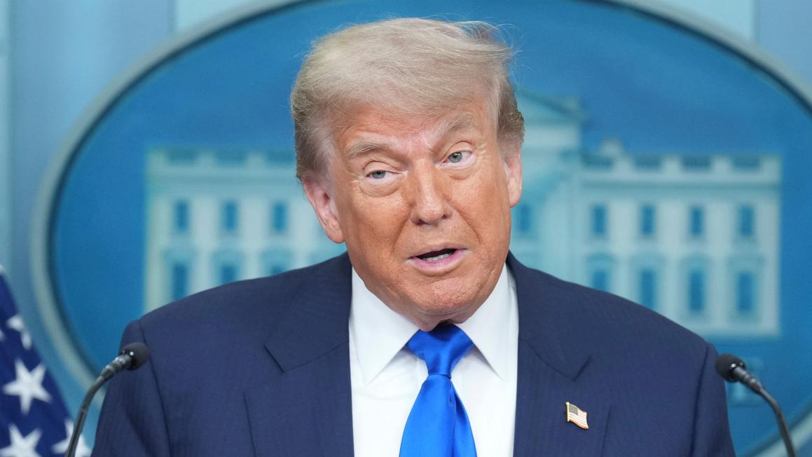 Tổng Thống Trump Viếng Thăm Trung Tâm Giam Giữ Di Dân Hẻo Lánh Tại Everglades, Florida