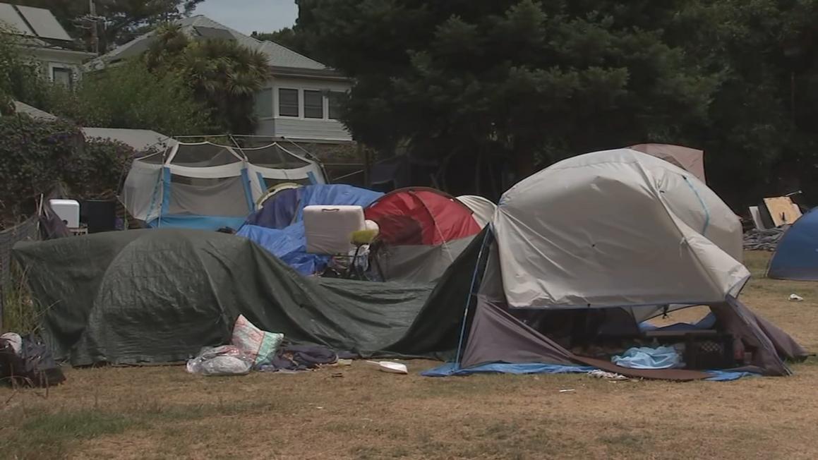 Berkeley: Dân vô gia cư rời công viên Ohlone