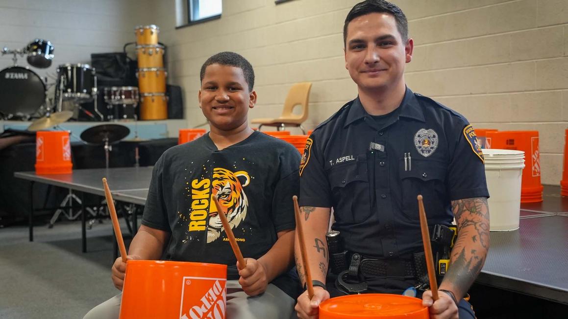 17040731 070925 wpvi POLICEOFFICERDRUMS thumb