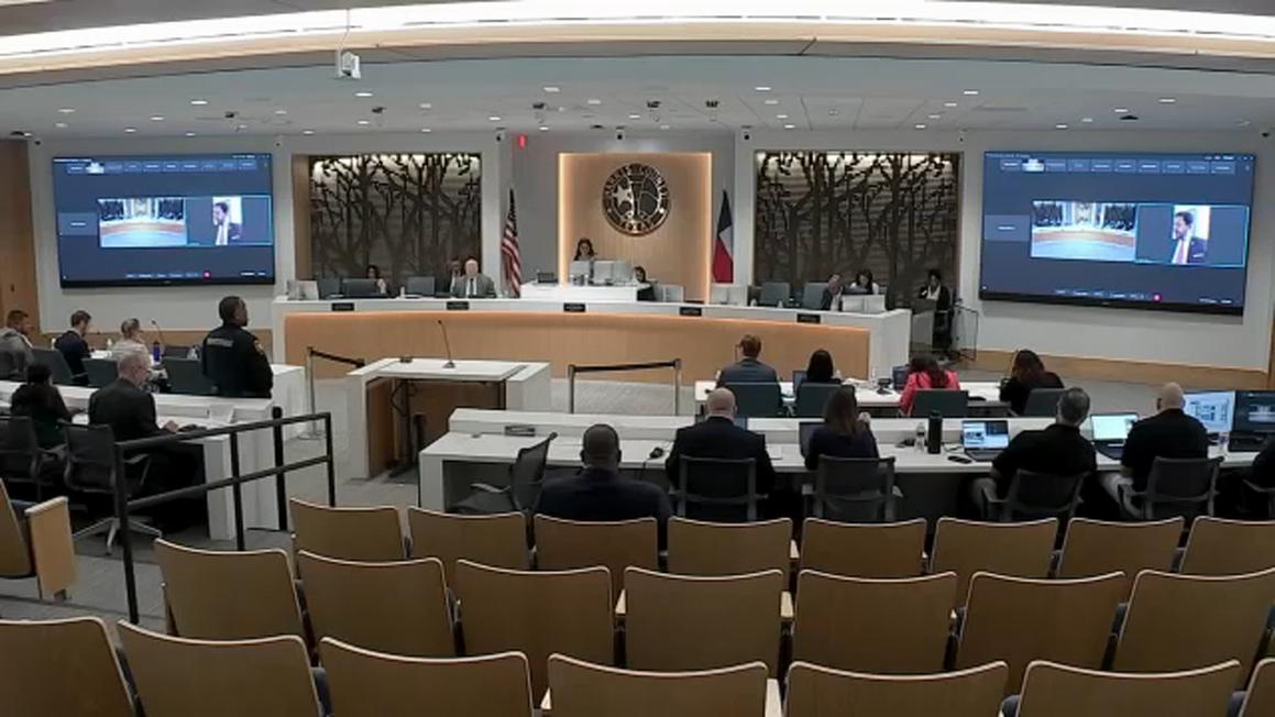 Ủy viên Harris County chất vấn chuyến đi ,120 của nhân viên kiểm soát lũ
